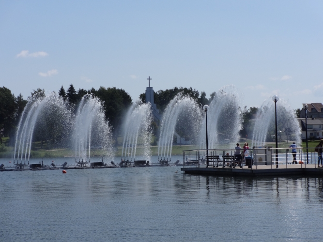 Dauniškio ežero parkas su fontanu 