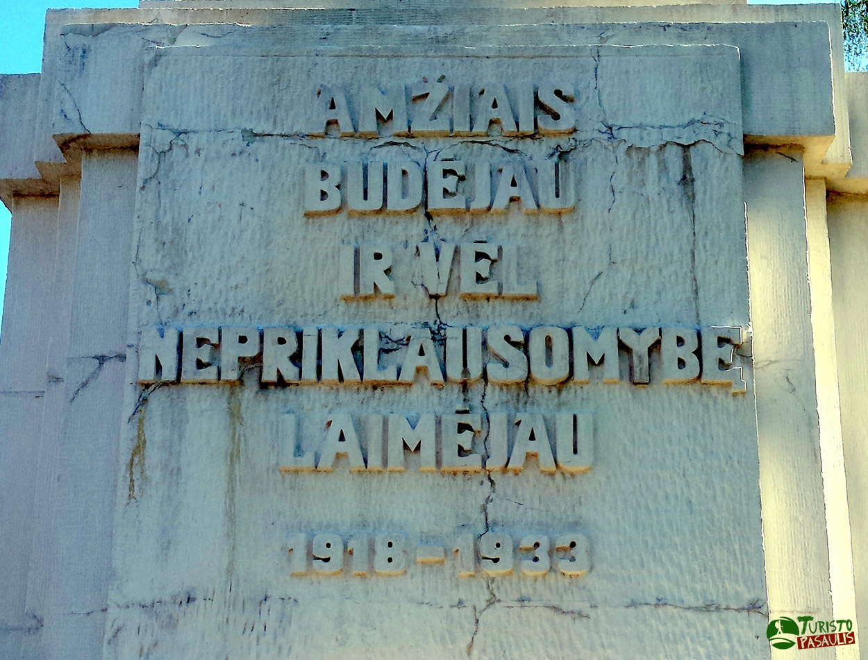 Nepriklausomybės paminklas „Žemaitis“ Raseiniuose