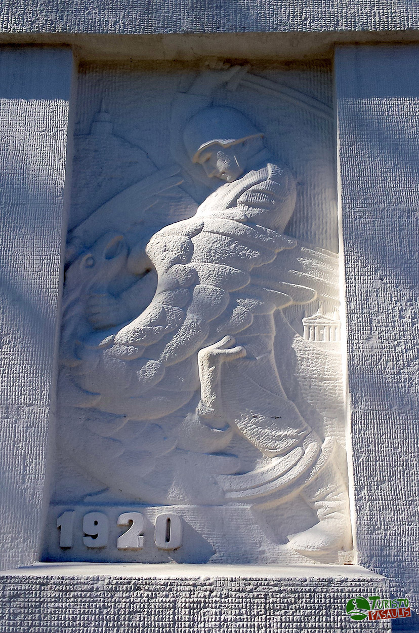 Nepriklausomybės paminklas „Žemaitis“ Raseiniuose